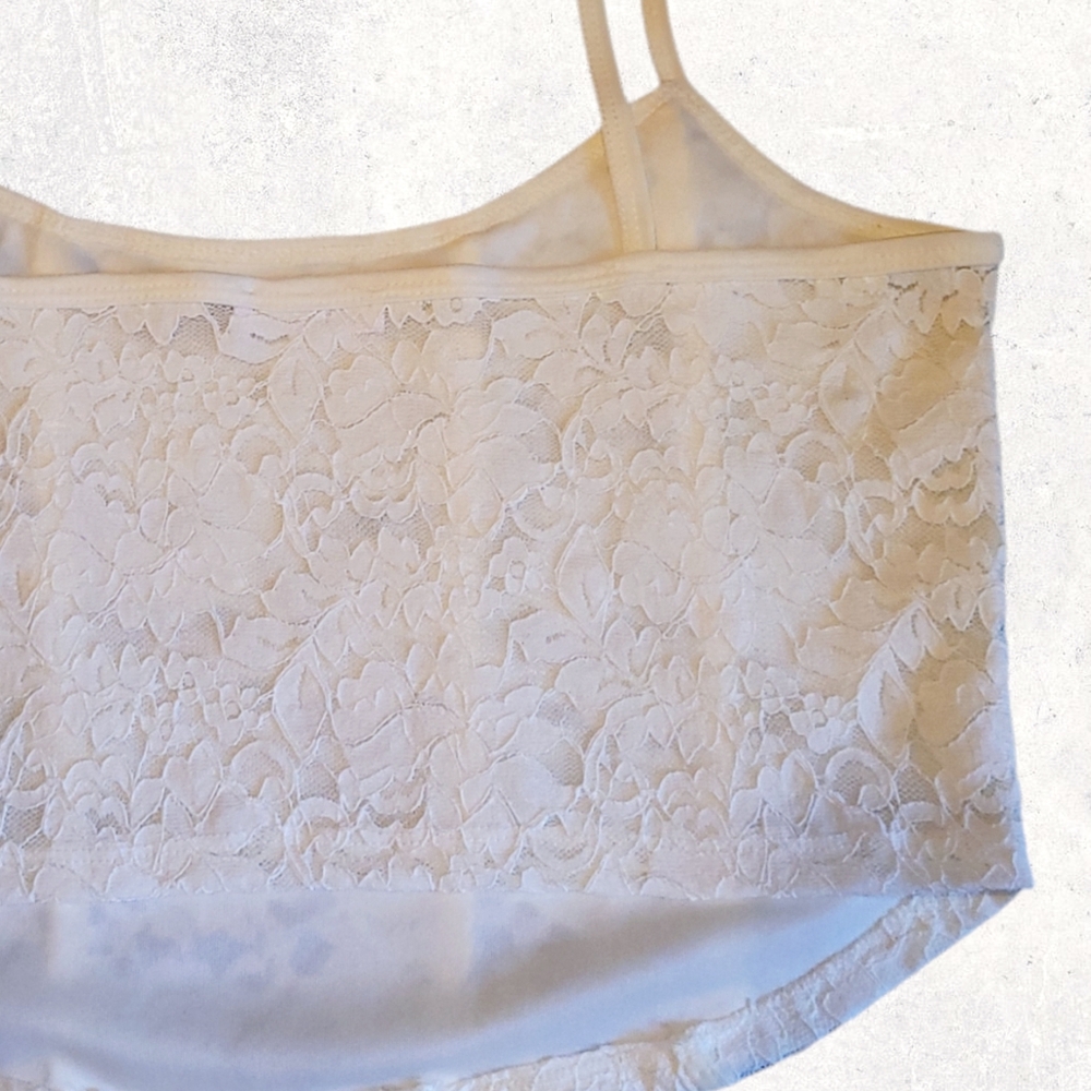 🛍️ ARDENE - White Lace Floral Crop Top BNWOT - Picture 4 of 7